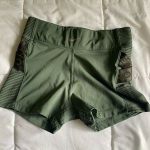 Nike Aerodapt Shorts - SZ M